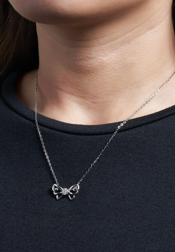 TOMEI Butterfly Diamond Pendant, White Gold 375