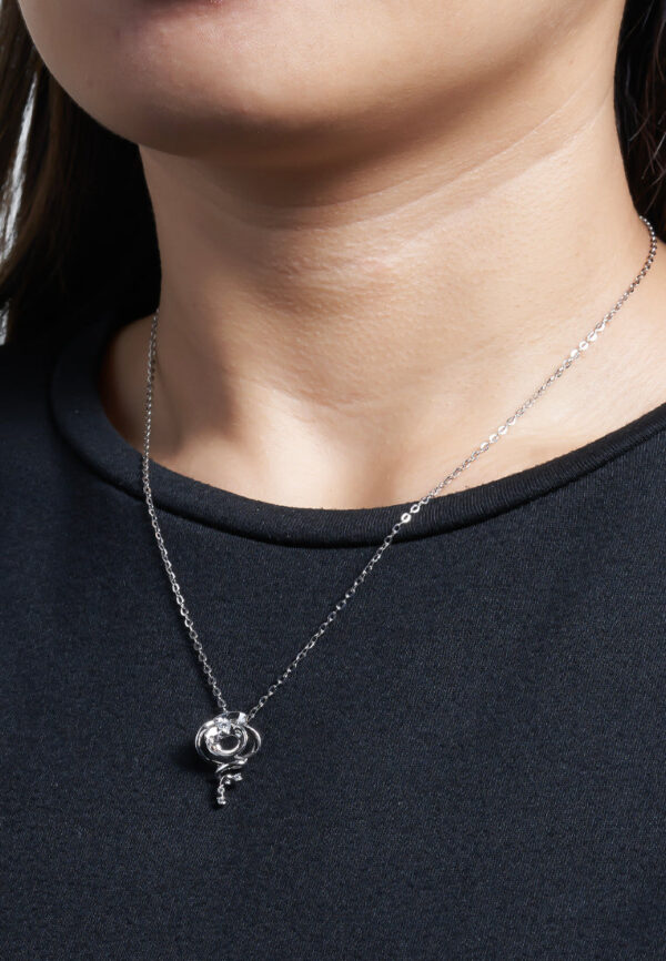 TOMEI Petal Inspired Diamond Pendant, White Gold 375