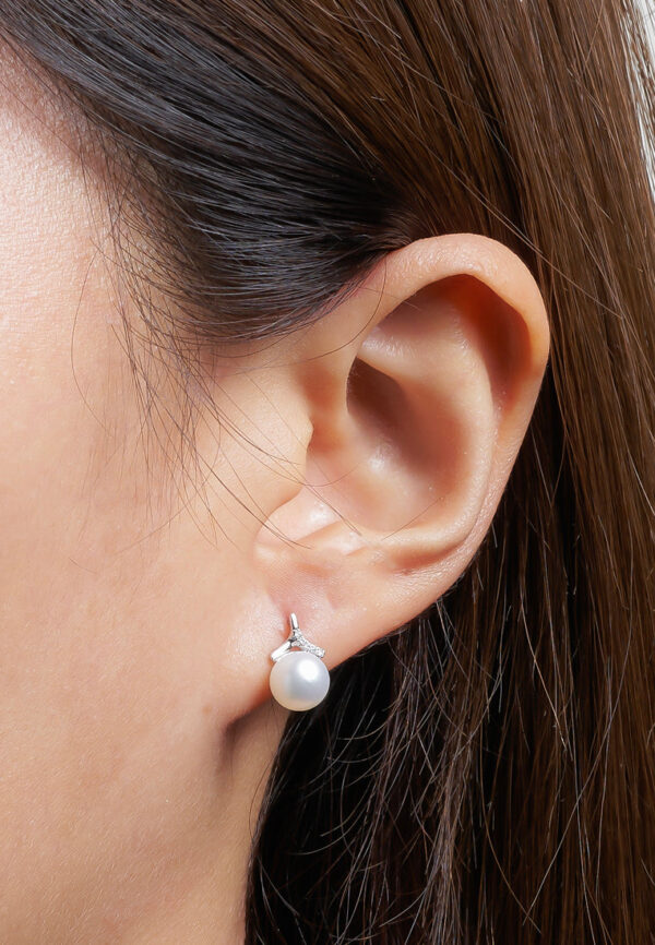 TOMEI Pearl Earrings, White Gold 375