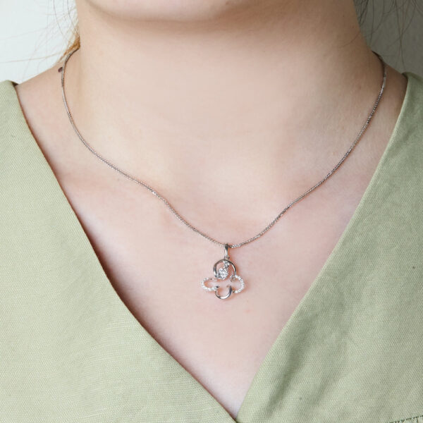 Clover Diamond Necklace | Tomei 375 (9K) White Gold (P1453V)