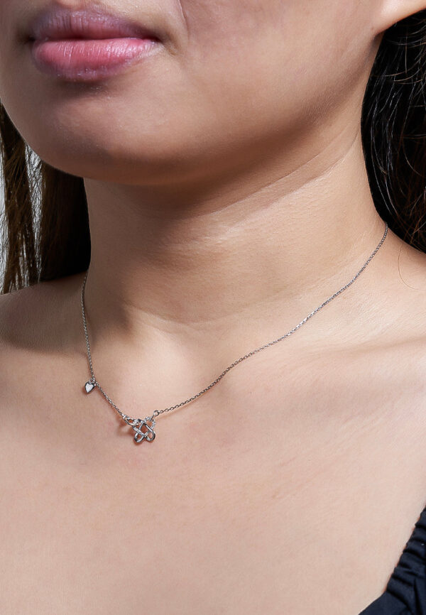 TOMEI The Knot Diamond Necklace, White Gold 375