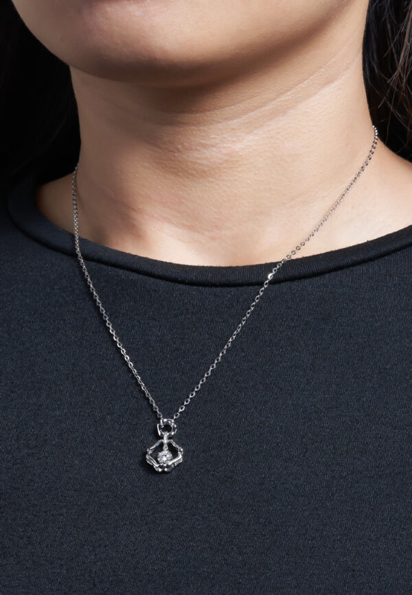 TOMEI Spiritual Flower Diamond Pendant, White Gold 375